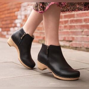 DANSKO LIZANNE WOMEN'S BLACK LEATHER BOOTIES SZ 39